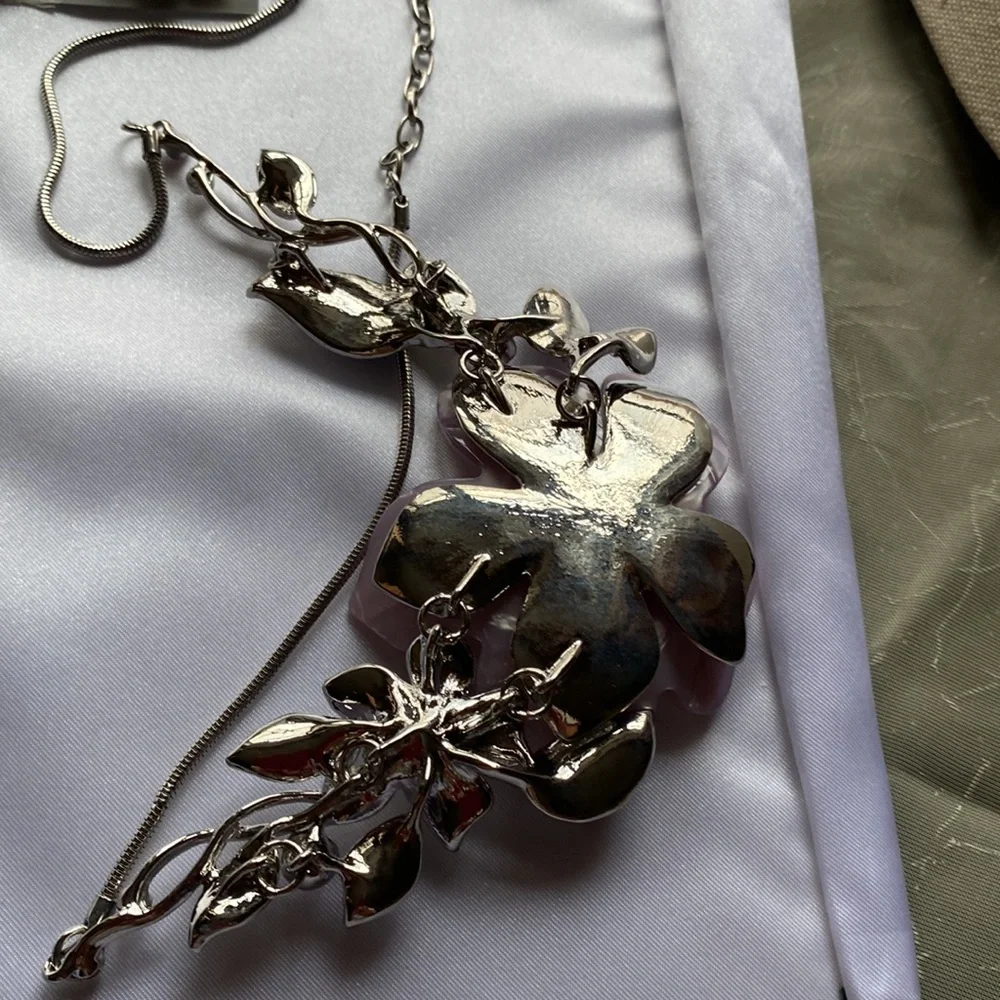 Allé Fine Jewelry Floral Inspired Necklace With Matching Earrings - Picture 6 of 10
